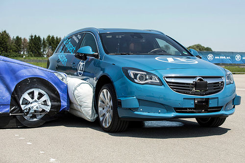 ZF: Seiten-Airbag außen am Auto