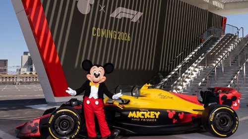 Formel 1 trifft Micky Maus Micky Maus wäre ein bisschen zu groß, um selber zu fahren