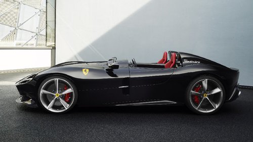 Verstappen fährt bald Ferrari Symbolbild: Max Verstappen hat sich einen solchen Ferrari Monza SP2 bestellt