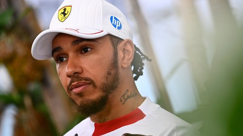 Hamilton nach Funk-Zoff Lewis Hamilton will sich für seinen Boxenfunk nicht rechtfertigen müssen