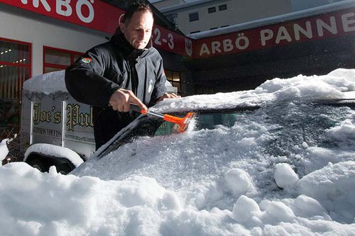 Unfälle durch fliegendes Eis und Schnee