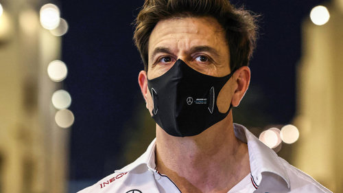 Toto Wolff: Elon Musk ist "Rockstar" und "Cheerleader" Toto Wolff hält Tesla-Chef Elon Musk für den Marketing-Rockstar der Autobranche