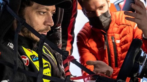 Erster Test: Rossi mit WRT-Audi in Magny-Cours Valentino Rossi hat die Testarbeit für die GTWC-Saison 2022 aufgenommen