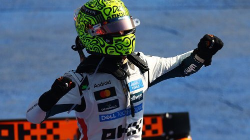 Formel 1 Mexiko: Rennen Lando Norris jubelt nach dem Sieg in Mexiko 2025