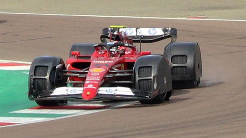 Im Auftrag von FIA und Pirelli Ferrari-Testfahrten mit verkleideten Regenreifen in Fiorano 2024