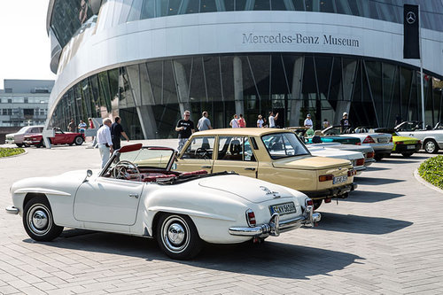 Mercedes-Klassiker auf dem Salon Rétromobile 