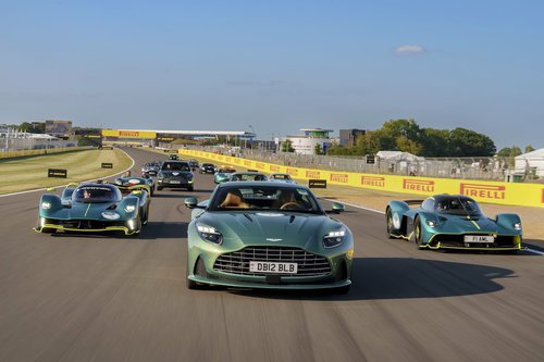 Aston Martin feiert 110er beim GP von Großbritannien 