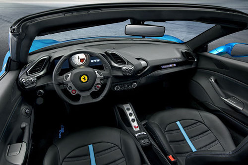 AUTOWELT | Ferrari 488 Spider zeigt sich auf der IAA | 2015 