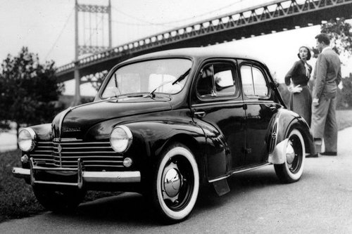 Zehn Classic-Meilensteine von Renault Renault 4CV 1946