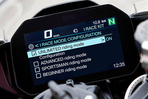 Teilautonom: BMW S 1000 RR mit iRace Kit