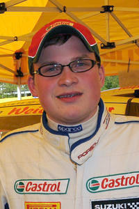 Auch den jüngeren Rennfahrer-Bruder zieht es in die Welt hinaus: Philipp Lietz wurde für den ADAC Volkswagen Polo Cup ausgewählt. - db0d49c5bfb8b78ce1f41560ef7f9fa5