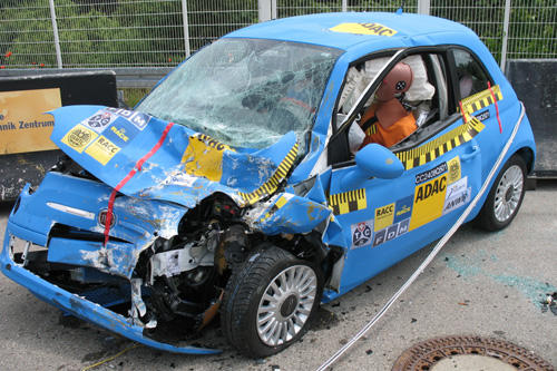 Crashtest: Kleinwagen gegen Luxus-SUV - Service - AUTOWELT 