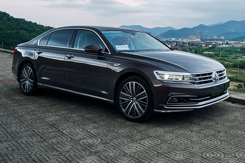 VW Phideon - Luxus-Limousine im ersten Test - Schon gefahren - Autowelt ...