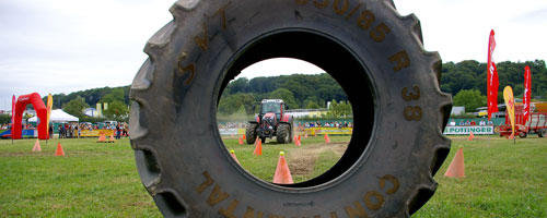 Auch das gibt's: Motorsport mit dem Traktor 