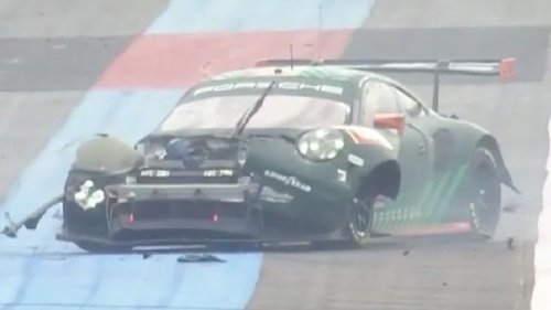 Heftiger Crash von Hollywood-Star Michael Fassbender im Porsche Glück im Unglück: Michael Fassbender blieb bei einem schweren Einschlag unverletzt