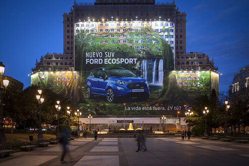 Weltgrößtes Plakat zeigt neuen Ford EcoSport 