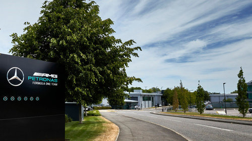 Mercedes verlegt Formel-E-Team in die F1-Fabrik Die Mercedes-Fabrik in Brackley wird 2022 die alleinige Zentrale des FE-Programms