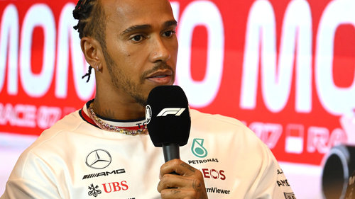 Hamilton dementiert Ferrari-Gerüchte Lewis Hamilton dementiert eine Kontaktaufnahme seitens Ferrari