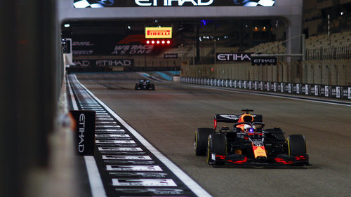 Abu Dhabi: Max Verstappen feiert Abschlusssieg Max Verstappen hat das Saisonfinale in Abu Dhabi gewonnen