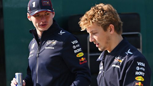Verstappen bleibt dabei Max Verstappen und Liam Lawson waren 2025 nur bei zwei Rennen Teamkollegen