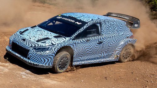 Hyundai startet Rally1-Testfahrten Der Hyundai i20 N WRC für die Saison 2022 bei Testfahrten in Frankreich