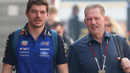 Verstappen stichelt Max Verstappen und sein Vater Jos im Formel-1-Fahrerlager