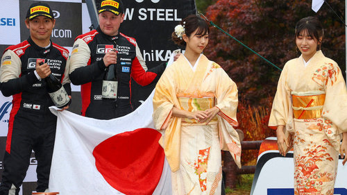 Toyota-Chef nach Rallye Japan: "Mein Traum hat sich noch nicht erfüllt" Platz drei beim WRC-Heimspiel für Toyota und sich selbt: Takamoto Katsuta (links)