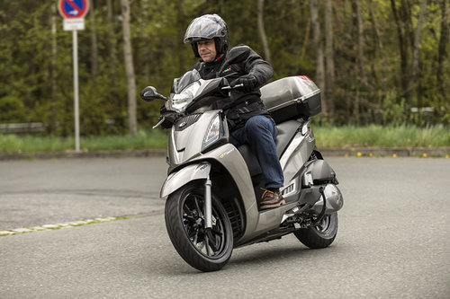 Roller Kymco People GT 300i jetzt mit ABS 