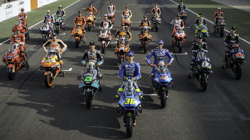 MotoGP 2021: Die WM-Tipps von Rossi, Quartararo, Miller und Co. Gruppenfoto: Piloten und Motorräder für die MotoGP-Saison 2021 beim Auftakt in Katar