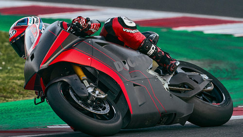 Pirro testet Ducati MotoE-Prototyp Michele Pirro auf der neuen Ducati V21L für die MotoE 2023