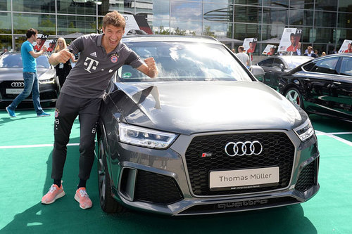 Bayern-München-Stars mit neuen Audis Thomas Müller Audi RS Q3 performance
