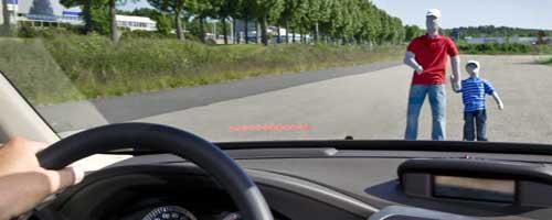 Volvo: Automatische Vollbremsung bei Fußgängern 