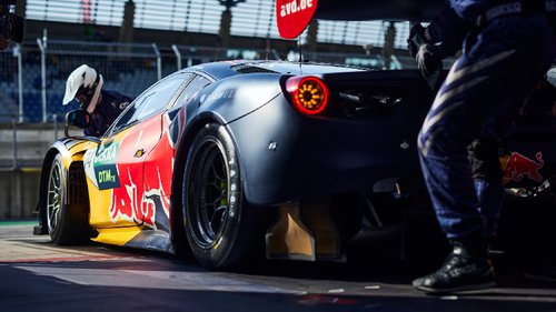 DTM: Red-Bull-Ferrari-Zukunft gesichert Der Red-Bull-Ferrari war auch 2022 eines der spektakulärsten DTM-Autos