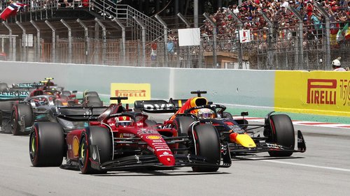 F1 Barcelona 2022: Bericht Den Start hatte Max Verstappen noch gegen Charles Leclerc verloren