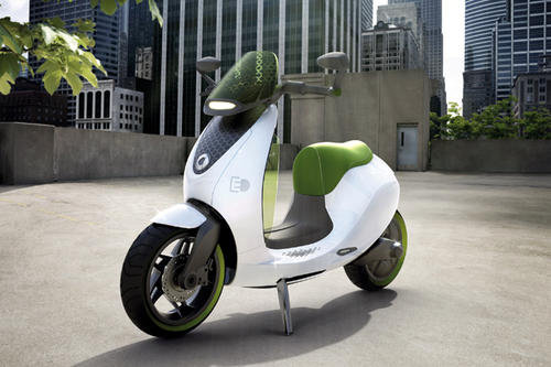 Peugeot und smart zum Thema Elektro-Roller 