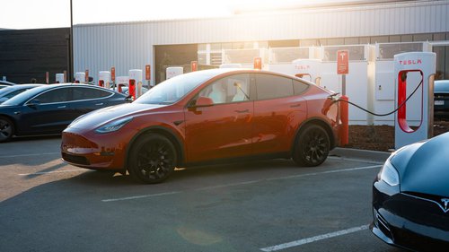 Österreichs Tesla Supercharger-Netz wird geöffnet! 