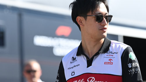 Zhou fährt auch 2023 für Alfa Romeo Guanyu Zhou wird 2023 in sein zweites Formel-1-Jahr gehen
