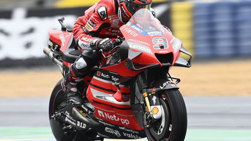 MotoGP Le Mans: Petrucci gewinnt, Rossi mit drittem Rennsturz in Folge Danilo Petrucci setzte sich in der Regenschlacht von Le Mans durch