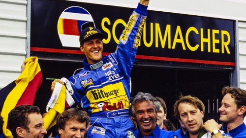 Erscheint noch 2026 Michael Schumacher und das Benetton-Team bejubeln den WM-Titelgewinn 1994