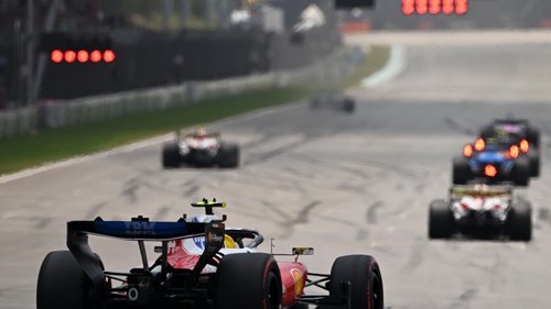 Chaos in der Formationsrunde Lewis Hamilton war nicht der einzige Fahrer, der in der Aufwärmrunde stehen blieb
