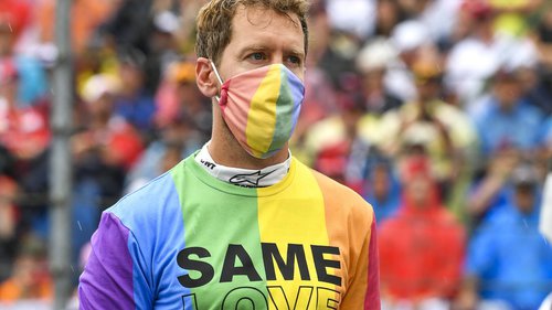 Die Formel 1 ist reif für einen schwulen Fahrer In Ungarn zeigte Sebastian Vettel im Regenbogen-Shirt Flagge
