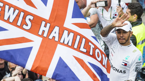 Queen Elisabeth II. wird Hamilton zum Ritter schlagen Für Lewis Hamilton hat der Union Jack eine ganz besondere Bedeutung