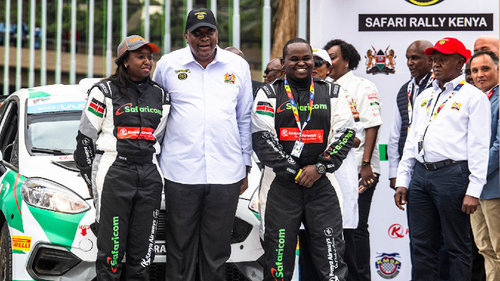 Maxine Wahome ist erste weibliche WRC3-Siegerin Maxine Wahome (links) gewann in Kenia die WRC3-Wertung