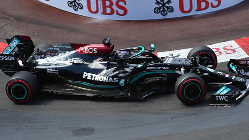 Widersprüche um Hamiltons Undercut-Strategie Lewis Hamilton hatte im Rennen eigenen Angaben nach kaum Reifenverschleiß