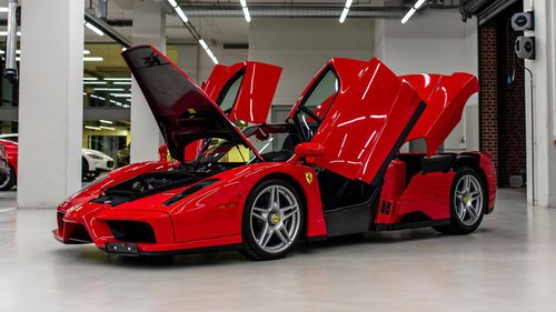 Vettel verkauft Autos aus Privatsammlung Das wertvollste Modell in Sebastian Vettels Aufgebot ist der 2004 Ferrari Enzo