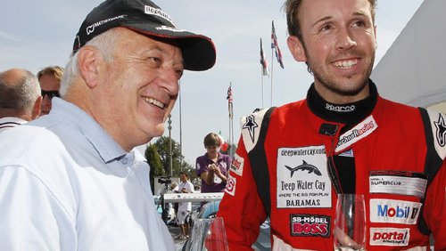 DTM-Champ Rast trauert um Mentor Walter Lechner Teamchef-Legende Walter Lechner und Rene Rast feiern 2010 den ersten Titel