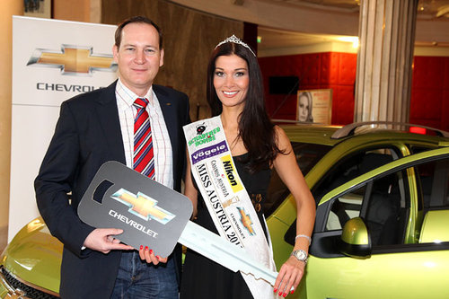Miss Austria fährt Chevrolet Spark 