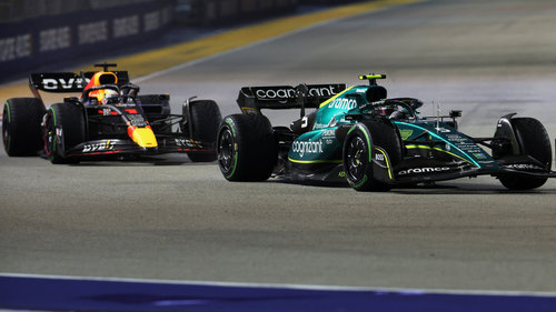Budgetverstöße: Wie geht es jetzt weiter? Max Verstappen und Sebastian Vettel während des Singapur-Grand-Prix