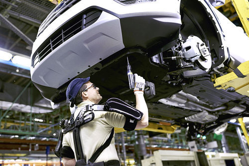 Ford: Autofertigung mit Exoskelett-Anzügen 