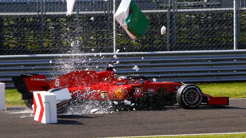 Die Misere geht weiter: Bremsversagen bei Sebastian Vettel Sebastian Vettel direkt nach dem Bremsdefekt in der ersten Kurve